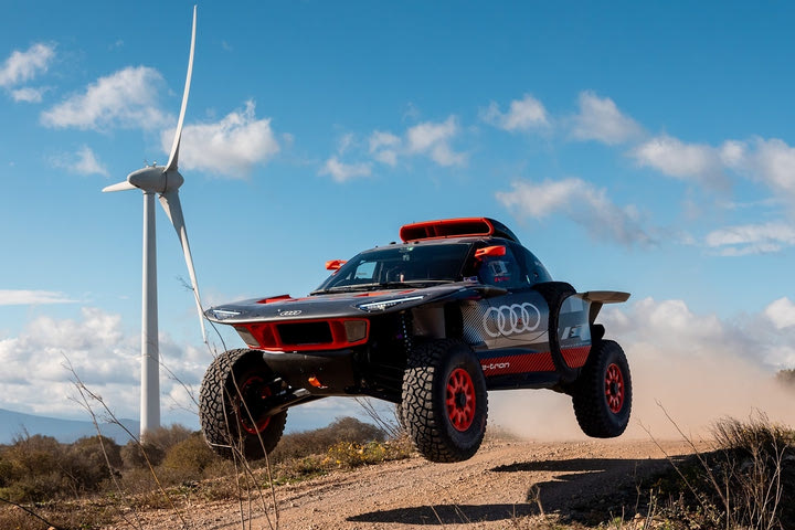 Τελευταίο στάδιο δοκιμών για το Audi RS Q e-tron που θα πάει Ντακάρ με τρεις αστέρες-οδηγούς