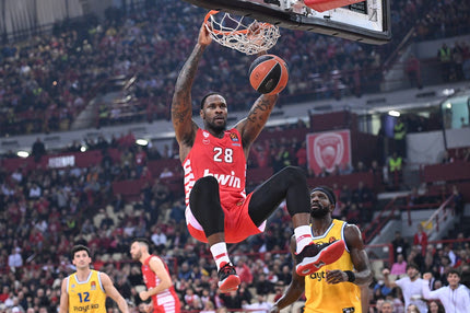 Ο Ολυμπιακός κέρδισε έναν αγώνα, ο Μπαρτζώκας πολλά περισσότερα