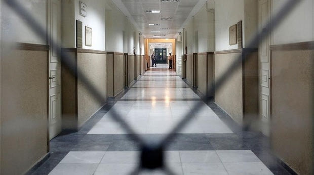 Η ώρα της ανάκρισης για την κάρτα υγείας