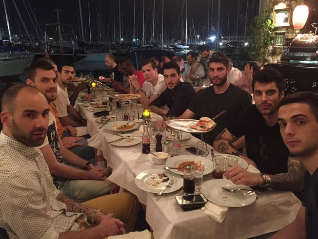 Οι Πρωταθλητές δείπνησαν στο Μικρολίμανο