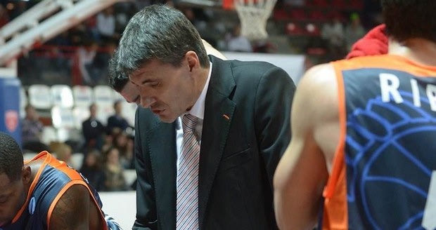 Τα ηνία της Λαμποράλ στον Περάσοβιτς