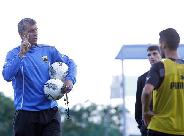 Δέλλας: “Να αποδεικνύετε συνέχεια…”