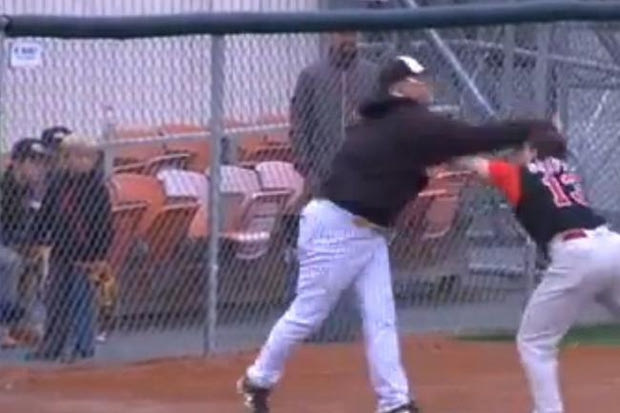 Άγριος καβγάς σε αγώνα μπέιζμπολ