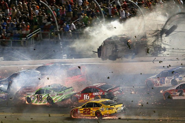 Τρομακτικό ατύχημα σε αγώνα NASCAR