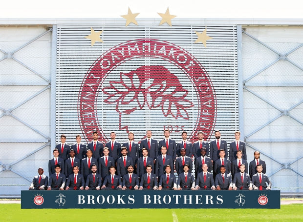 Για 4η χρονιά η BROOKS BROTHERS ντύνει τον Ολυμπιακό