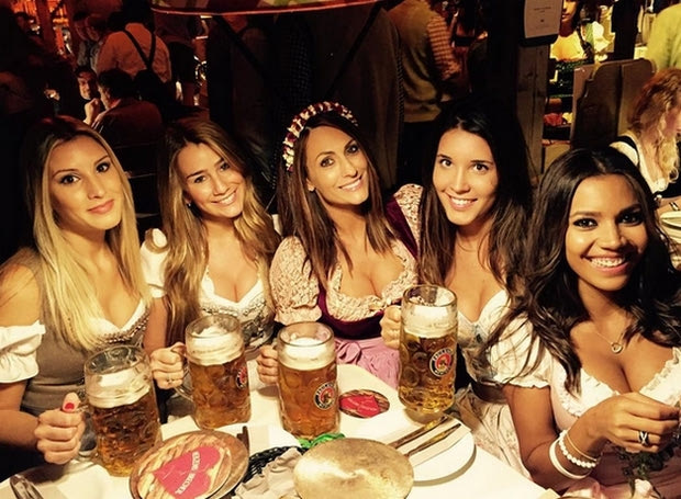 Οι Ισπανίδες WAGs της Μπάγερν στο Oktoberfest