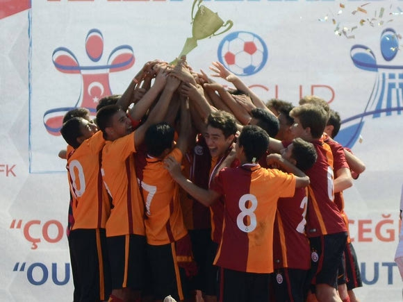 Μεγάλη νικήτρια του “Kalimerhabacup U15” η Γαλατάσαραϊ