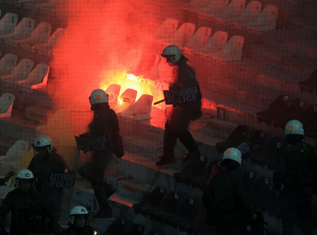 Ενταση και συμπλοκές Αστυνoμίας με οπαδούς της Ντόρτμουντ
