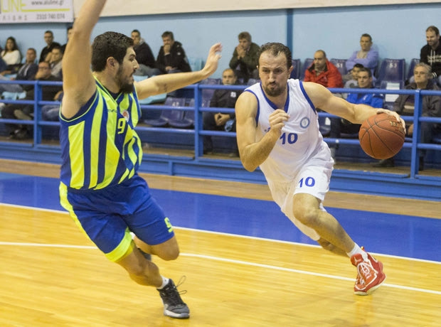 Έμεινε στη Λάρισα και... ντύθηκε στα βυσσινί ο Γκιουλέκας | SPORT24