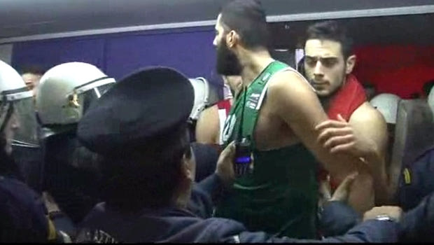 Η ένταση στη φυσούνα στο ΣΕΦ σε VIDEO