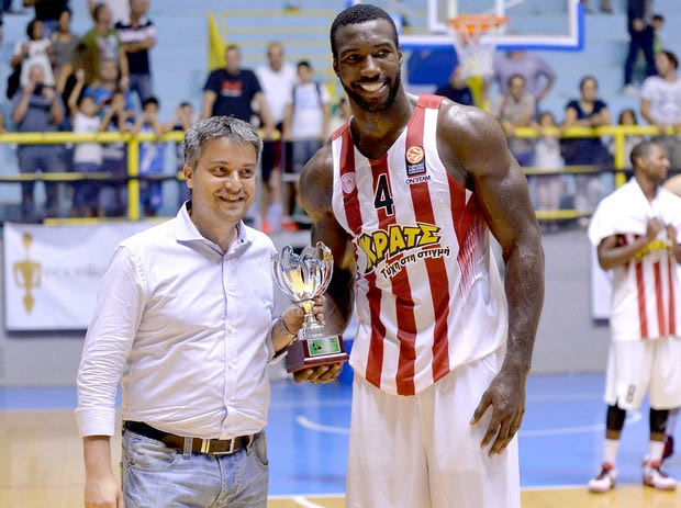 Γιανγκ στο Sport24.gr: “Ήρθα για νίκες, όχι για τα λεφτά”