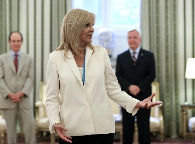 Κένεντι: “Δεν είναι ώρα για αποχαιρετισμούς”