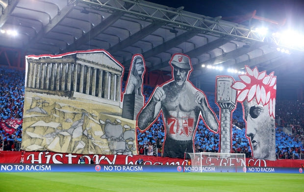 H UEFA αποθεώνει τον Ολυμπιακό και τους οπαδούς του!
