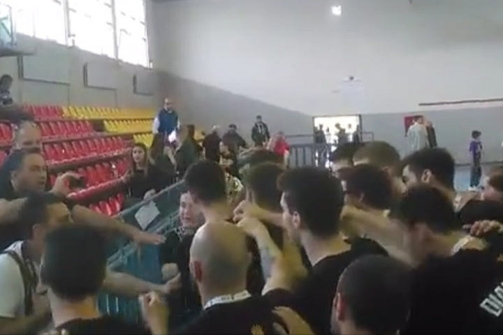 Αφιέρωσαν στον Διαμαντίδη το Πρωτάθλημα οι Έφηβοι