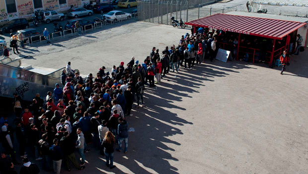 Αμόκ για ένα εισιτήριο του αγώνα Ολυμπιακός – Αρσεναλ