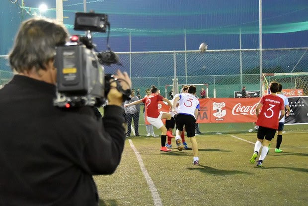 Πανδαισία θεάματος στο Coca-Cola Cup