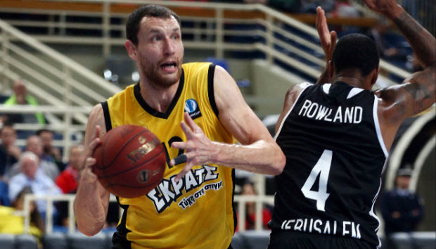 Back to back από τον Μαυροκεφαλίδη