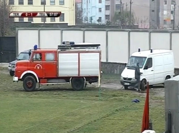 Φοβερό σκηνικό στην Αλβανία με τραυματιοφορείς!