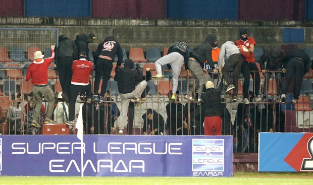 Απολογία για τέσσερις στην Super League