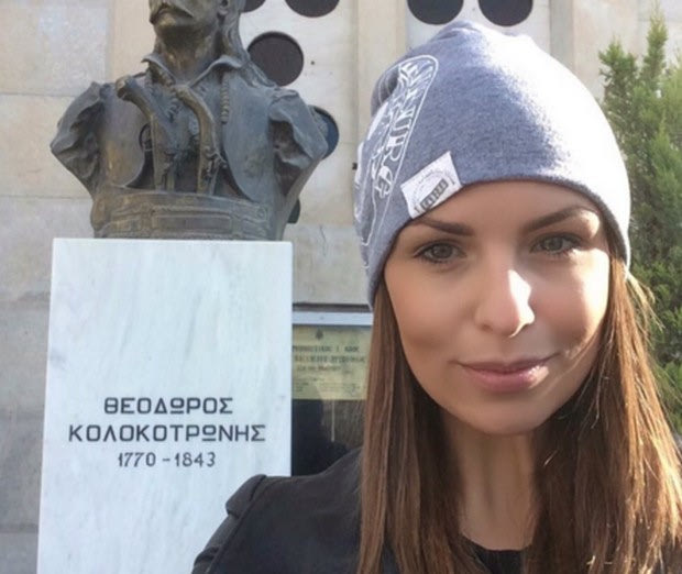Μία κούκλα (δημοσιογράφος) στην Τρίπολη