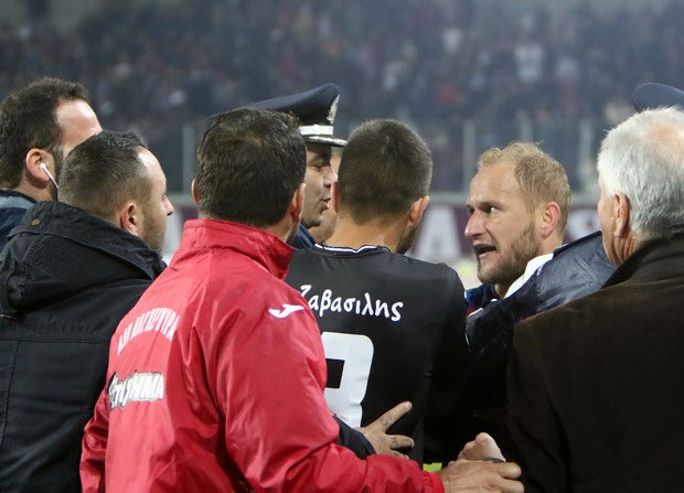 Ένταση στο AEL FC Arena, έξαλλος ο Κούγιας