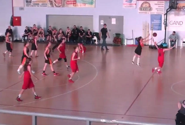 Απίστευτο τρίποντο πίσω από το κέντρο στο Μελίσσια – Σπόρτιγκ