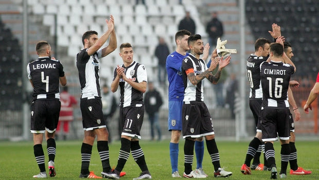 Ίγκορ, ρίξε μία ματιά στην κερκίδα