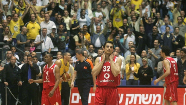 Κομπλάρει με τις πρωταθλήτριες