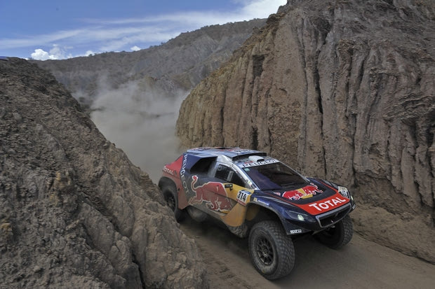 Rally Dakar: Eπέλαση της Peugeot, νεκρός θεατής