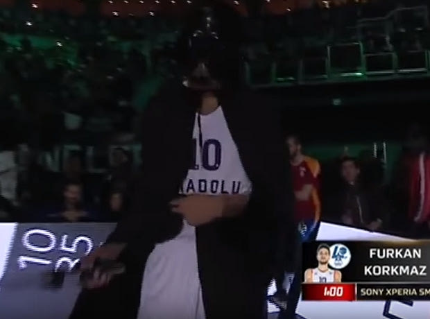 Ο Darth Vader Φουρκάν νικητής στον διαγωνισμό καρφωμάτων