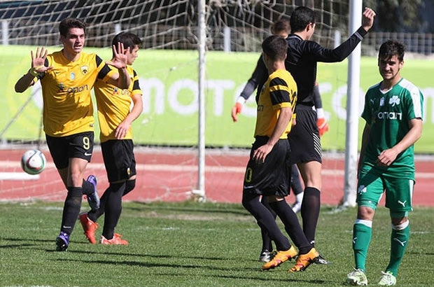 Με χατ τρικ Κυριαζή η ΑΕΚ, 3-0 τον Παναθηναϊκό