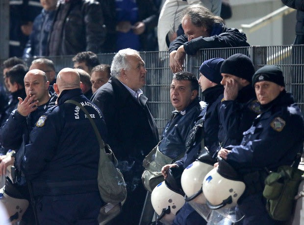 Ο ΠΑΣ “πετάει” εκτός γηπέδου οπαδό του
