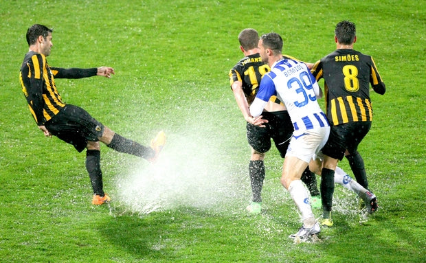 Λάσπη στο παιχνίδι της