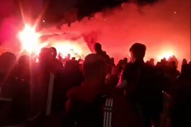 Αποθέωση στον Πειραιά για την αποστολή του Ολυμπιακού