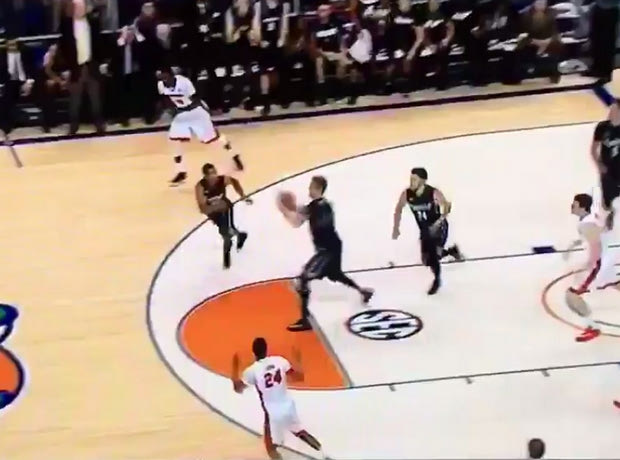 Απίστευτο buzzer-beater από το ένα καλάθι στο άλλο!