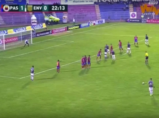 Golazo στην Κολομβία με φάουλ