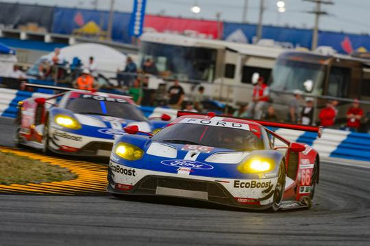 Στην αρένα του Le Mans με 4 Ford GT!