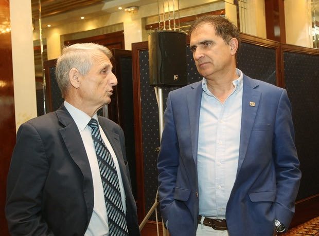 Περιμένει προτάσεις για την διαιτησία