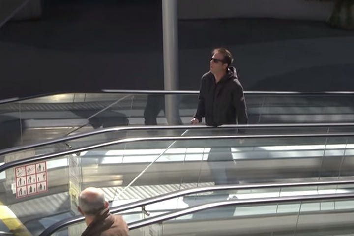 Ο Remi Gaillard… τυφλός στους δρόμους!