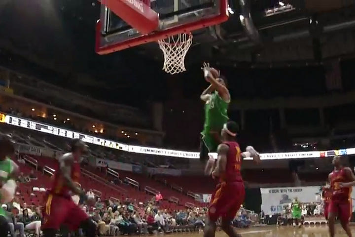 Το alley-oop της σεζόν στην D-League