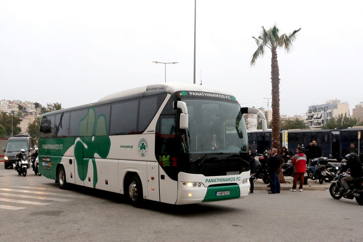 Επίσκεψη οπαδών στην αποστολή του Παναθηναϊκού