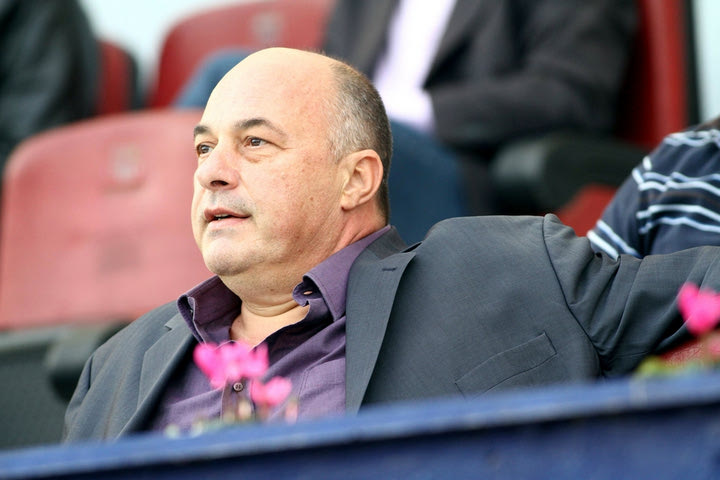 Μπέος: “Φορέστε χειροπέδες στον Σπανό!”