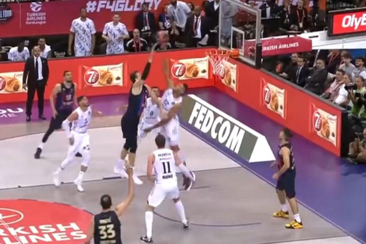 Final Four 2023, Ρεάλ Μαδρίτης: Ο Έντι Ταβάρες έσβησε τα φώτα με εντυπωσιακό μπλοκ στον Γιαν Βέσελι