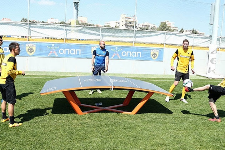 Έπαιξαν teqball οι παίκτες της ΑΕΚ στα Σπάτα