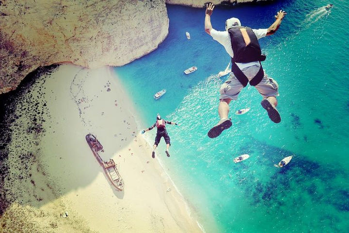Ναυάγιο: Ο παράδεισος των BASE jumpers