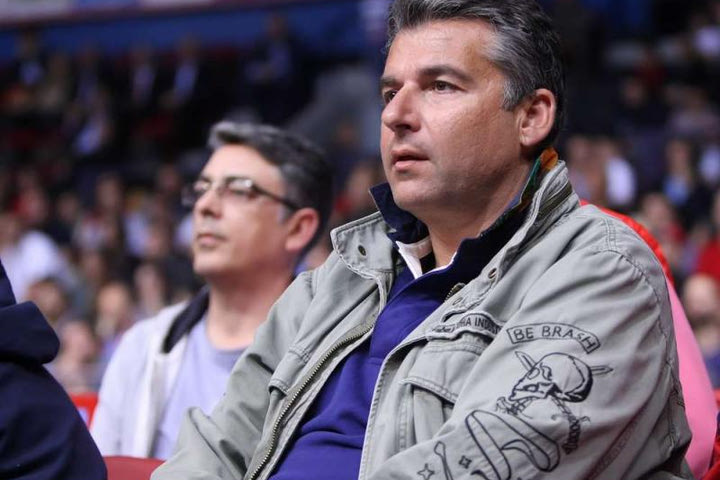 Ο Γιώργος Λιάγκας “βάφτισε” τον γιο του στο Στάδιο Ειρήνης και Φιλίας