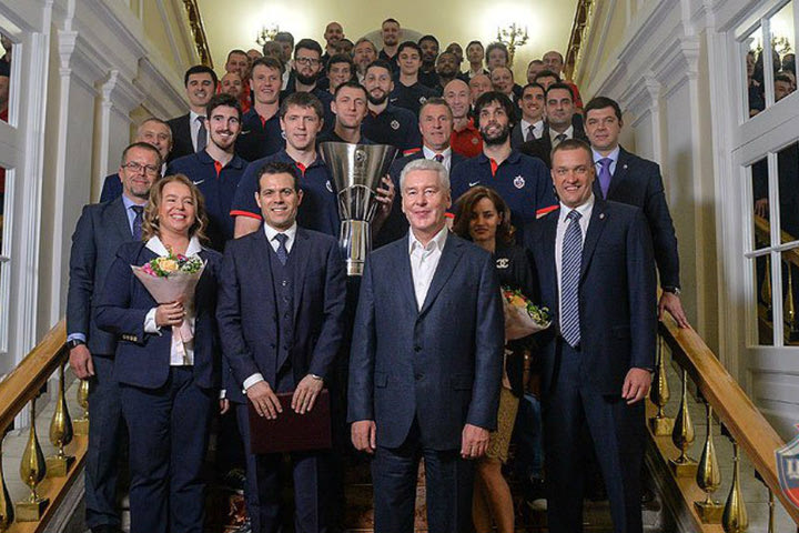 Ο δήμαρχος της Μόσχας βράβευσε την ΤΣΣΚΑ