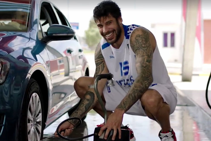 Το απολαυστικό making of του διαφημιστικού με Πρίντεζη και Καλάθη!