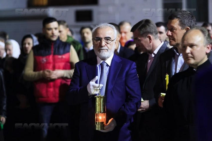 Ο Σαββίδης πήγε το Άγιο Φως στο Ροστόφ