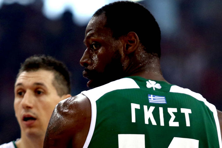 Η μπάλα στα χέρια του Γκιστ